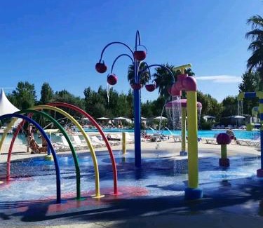 Vias House | Bungalow charmant près de Vias avec piscine partagée
