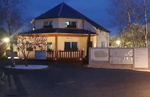 Onzain House | Bungalow confortable à Onzain avec piscine partagée