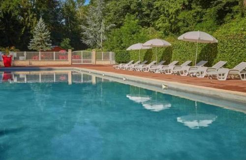 Saint-Cheron House | Bungalow confortable à Saint-Chéron avec piscine