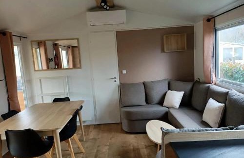 Condrieu House | Bungalow confortable près de Condrieu avec piscine partagée
