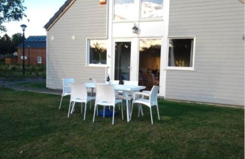 Froidchapelle House | Bungalow du Lac