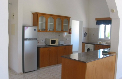 Pegeia House | Bungalow, en-suite,walking distance,Coral Bay , Sea views,Pool, disable friendly