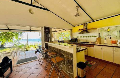 Saint-Pierre House | Bungalow enchanteur à Saint-Pierre avec vue sur la mer et jardin