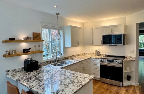 Regional District of Nanaimo House | Bungalow in beautiful Qualicum Beach.