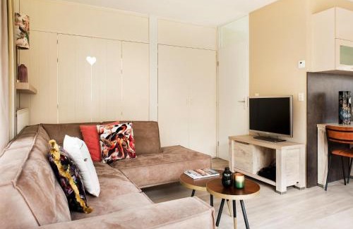 Eernewoude House | Bungalow in Friesland with Private Spa & Sloop, cleaning included