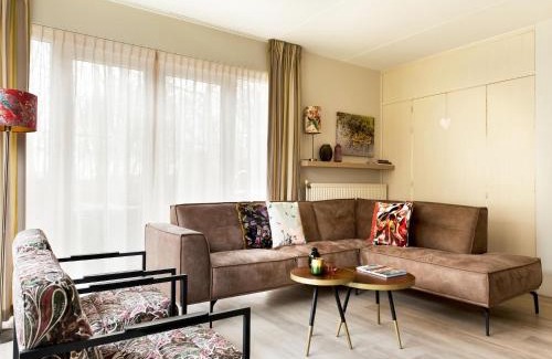 Eernewoude House | Bungalow in Friesland with Private Spa & Sloop, cleaning included