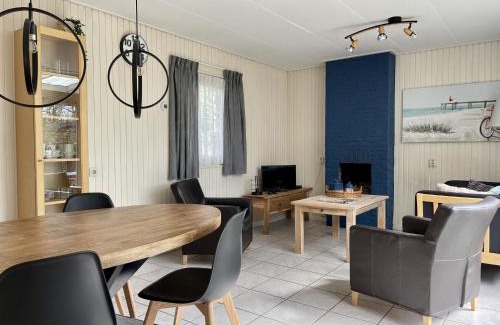 Sint Maartensvlotbrug House | Bungalow in North Holland by the Coast