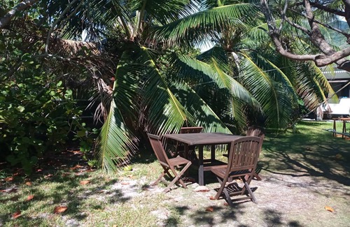 Temae House | Bungalow in shared garden with house, seafront and private beach.