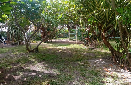 Temae House | Bungalow in shared garden with house, seafront and private beach.