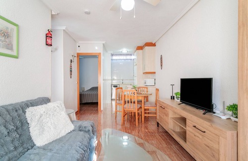 Santa Pola House | Bungalow 'Magnolias 20 En Santa Pola' with Private Terrace, Wi-Fi and Air Conditioning
