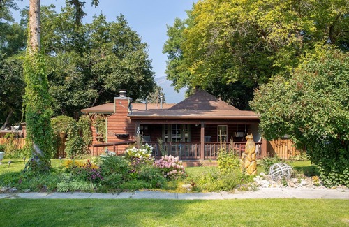 Stevensville House | Bungalow near downtown Stevensville offers both rustic charm and small town vibes.