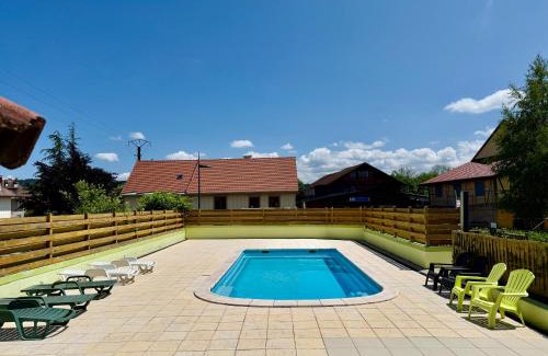 Corcieux House | Bungalow neuf avec belle terrasse couverte et piscine