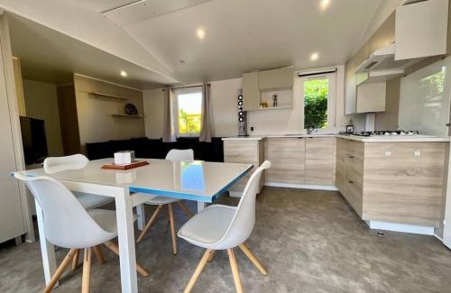 Corcieux House | Bungalow neuf avec belle terrasse couverte et piscine