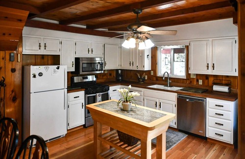 West Village Cabin | Bungalow on Buckeye - Pet Friendly in West Village