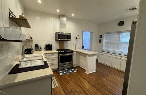 Madison House | Bungalow on Main!