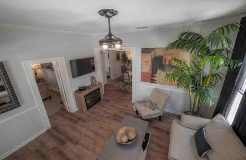 Bayshore Beautiful House | Bungalow on the Bay scenic views Mins 2 downtown