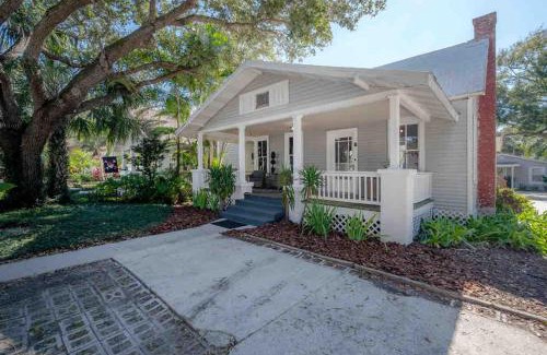 Bayshore Beautiful House | Bungalow on the Bay scenic views Mins 2 downtown