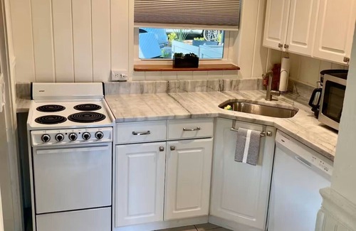 Alta Vista House | Bungalow on the Park-West