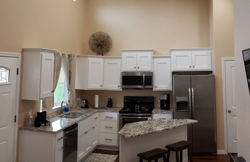 Abilene House | Bungalow's on Palm! Great Central Location for Expo/Civic Center/Wedding Events!