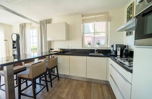 Uitdam House | Bungalow with 2 bedrooms and 2 bathrooms