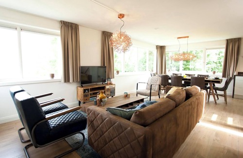 Hulshorst House | Bungalow with 5 bedrooms and a terrace