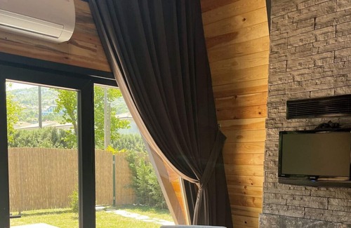 Serdivan House | Bungalow with Heated Pool and Jacuzzi in Sapanca