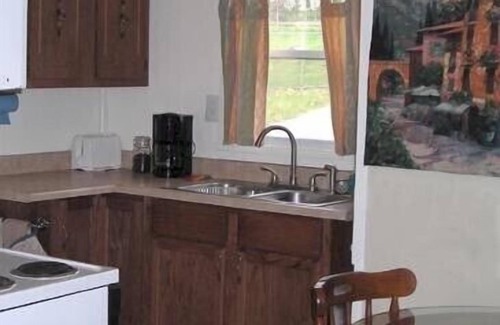 Youngwood House | Bungalow With Luxury Appointments, Great Price! Pet Friendly w/fee