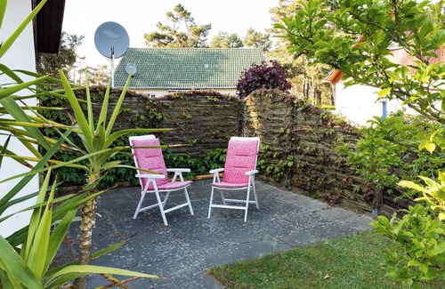 Fuhlendorf House | Bungalow with terrace and garden