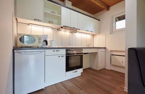 Damp House | Bungalow with terrace and heating