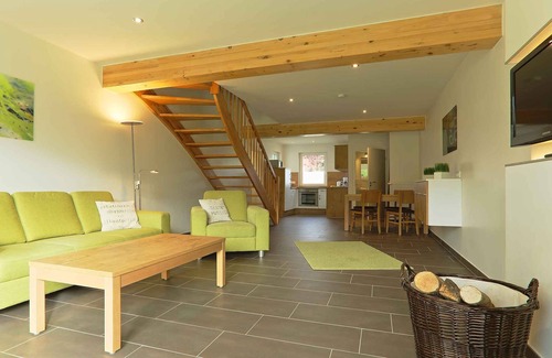 Damp House | Bungalow with terrace and heating