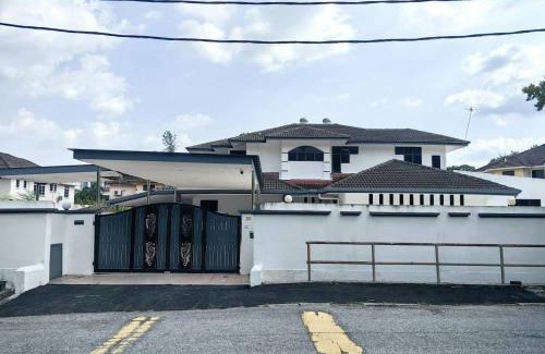 Taman Meru Apartment | BungalowD Pool Villa 7R6B with Netflix Great Movies & Dramas
