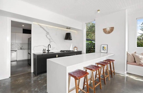 Newport House | Bungan Beach Pad - Relax by the Pool