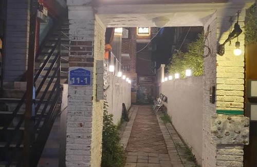 Seogyo-dong House | Bunk Backpackers Guesthouse