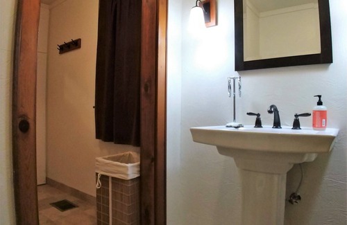 Bend Hostel | Bunk+Brew Historic Lucas House - Hostel