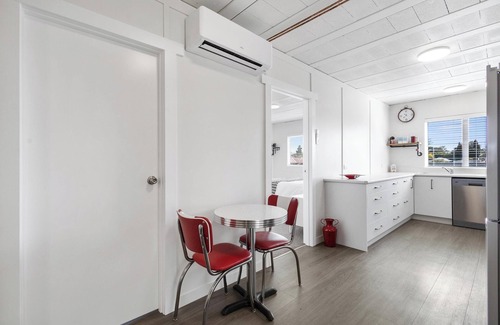Te Awamutu Apartment | Bunker 2 "Urban meets Rustic"