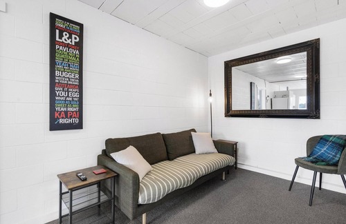 Te Awamutu Apartment | Bunker 2 "Urban meets Rustic"