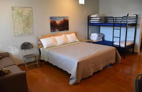 La Verkin House | Bunkhouse 5B With Shady Porch
