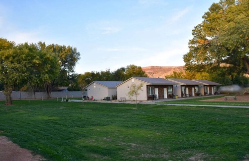 La Verkin Cabin | Bunkhouse 7B Near Grove Of Trees