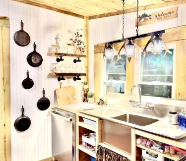 Independence House | BunkHouse Camp Sardis Lake - Deer Camp