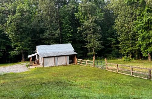 Independence House | BunkHouse Camp Sardis Lake - Deer Camp
