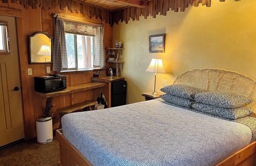 Winthrop Hotel | BunkHouse Inn Rm 1-Dog Friendly, Walk to Downtown Winthrop