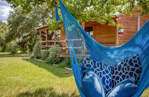 Fredericksburg Cabin | Bunkin Inn | 1/1 Cabin | King Bed | Close to Town