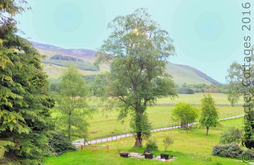 Kinloch Rannoch House | Bunrannoch House is a large, Victorian hunting lodge which stands proudly in its large grounds