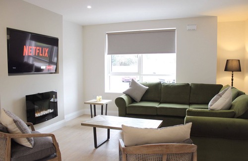 Bunratty House | Bunratty Town House No 3 - sleeps 8 guests in 4 bedrooms