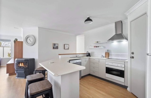 Quindalup House | Buone Vacanze Alfresco Living and Coastal Adventures