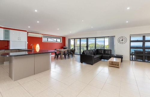 Forster Apartment | Burgess Beach 1