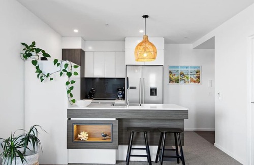 Burleigh Heads Apartment | Burleigh Beach Escape with Stunning Sunset Views