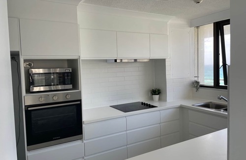 Burleigh Heads Apartment | Burleigh Beachfront - Best Location on the Coast