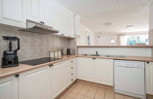 Burleigh Heads Apartment | Burleigh Heads Aptmnt: Beach, Pool & Family Fun!