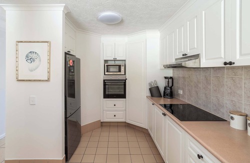 Burleigh Heads Apartment | Burleigh Heads Aptmnt: Beach, Pool & Family Fun!